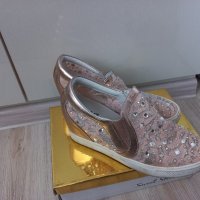 Розови обувки с камъни, снимка 2 - Дамски ежедневни обувки - 40222969