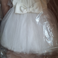 Нова !Бяла рокля  размер 104, снимка 4 - Детски рокли и поли - 44743931
