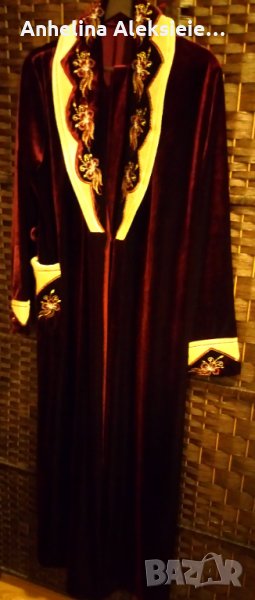  Коллекционный, дамский, велюровый, длинный халат. Вышивка. Европейский размер :40 /42, 44/46, снимка 1