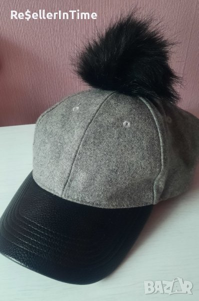 Нова дамска шапка с пухче , снимка 1