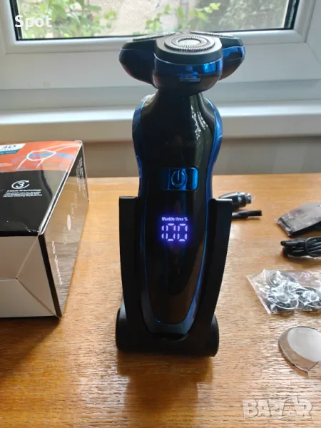 Електрическа самобръсначка 3 в 1 с LCD екран и резервни ножчета, снимка 1