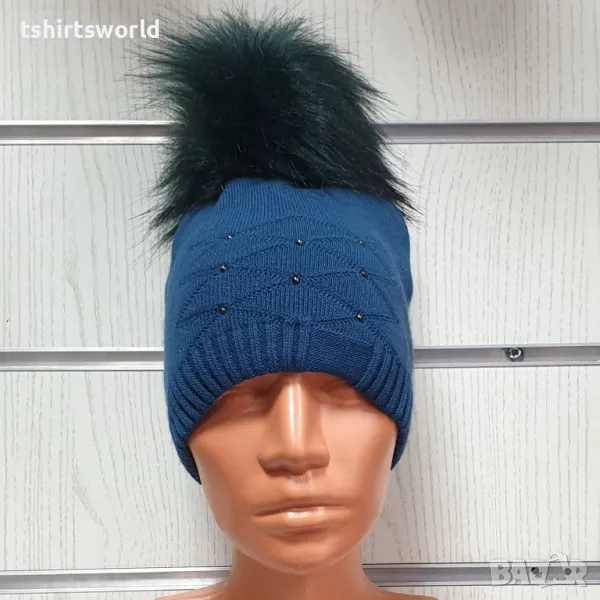 Нова зимна дамска шапка с камъчета отпред и с пух/помпон в син цвят, снимка 1