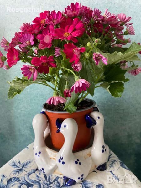 Порцеланова кашпа с гъсоци, снимка 1