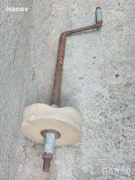 Камък- точило с манивела, снимка 1