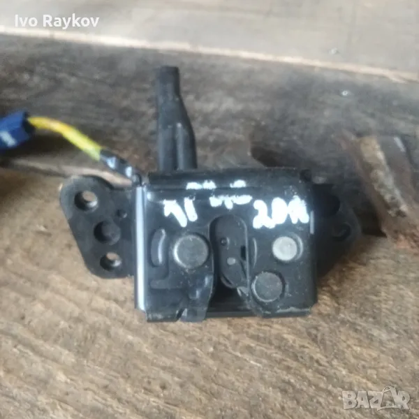 Брава заден капак  Toyota Yaris 2006-2012 1.3 VVTi , снимка 1