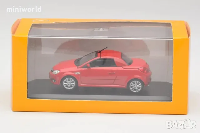 Opel Tigra TwinTop кабриолет 2004 - мащаб 1:43 на Maxichamps моделът е нов в PVC дисплей-кейс, снимка 4 - Колекции - 49561305