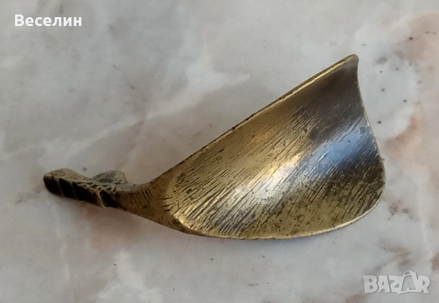 Красива стара обувалка от месинг