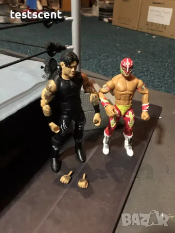 Екшън фигура WWE Dominik Mysterio Доминик Мистерио играчка Elite Series Mattel figure, снимка 3 - Колекции - 48928064