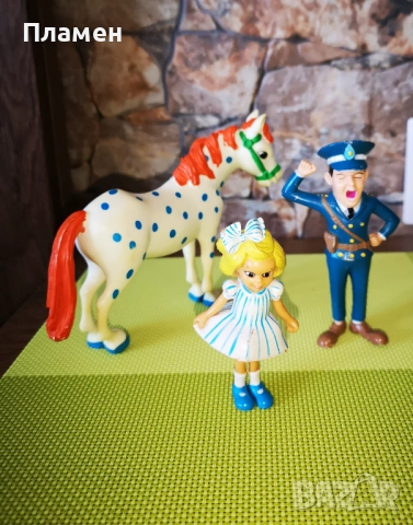 Пипи - три стари гумени фигури на Аника, коня и полицая, снимка 3 - Колекции - 50927448