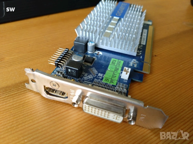 продавам видеокарта AMD Radeon HD 7350 1GB DDR3 GIGABYTE радиатор dvi-dl+hdmi, снимка 2 - Видеокарти - 51872264