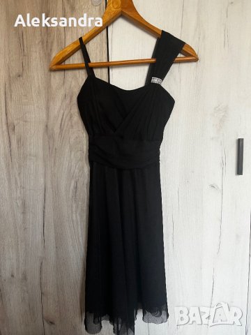 Къса черна рокля