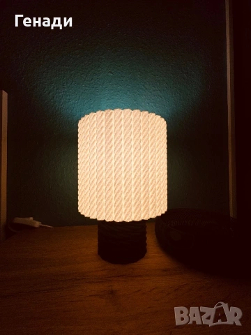 Настолна лампа, снимка 4 - Настолни лампи - 54353716