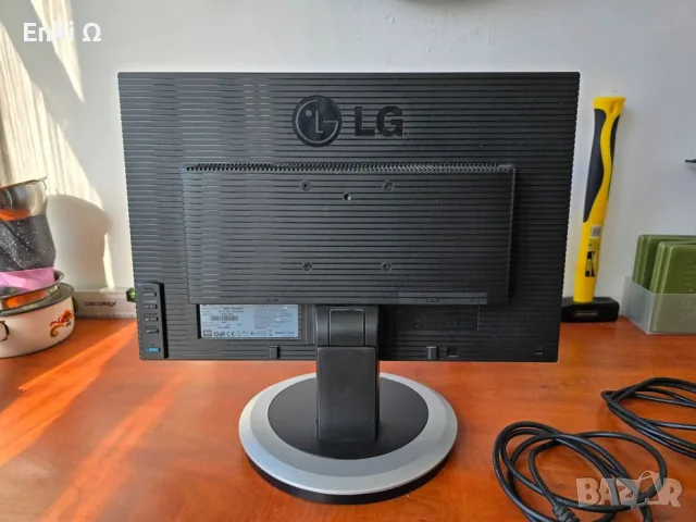 Монитор LG Flatron L194WT-SF – 19 инча (Widescreen), снимка 4 - Монитори - 56541494