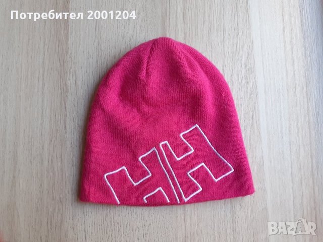 Дамска зимна шапка на Helly Hansen, снимка 1 - Шапки - 30853233