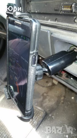 Продавам стойка / холдер със захранване за запалката на колата, снимка 1