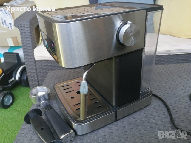 Еспресо Кафемашина Ufesa с ръкохватка, снимка 7 - Кафемашини - 42353130