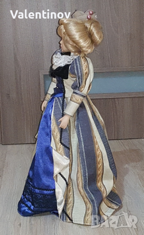 Порцеланова кукла със стойка , снимка 3 - Кукли - 44576308