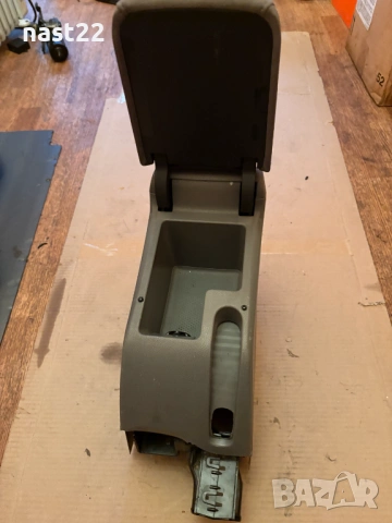 Подлакътник за Фолксваген Голф 5 с къпхолдер/Golf 5, снимка 5 - Части - 53288285