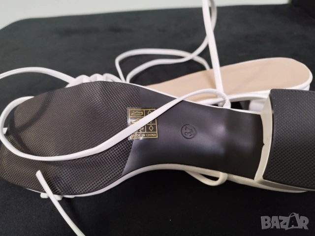 Бели сандали с връвки