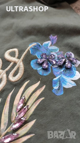 Guess S size ДАМСКА тениска, снимка 8 - Тениски - 54257259