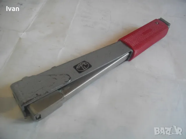 RAPID MADE IN SWEDEN ШВЕДСКИ ОРИГИНАЛЕН РЪЧЕН ТАКЕР ЗА СКОБИ 10мм Старо качество Като нов Масивен , снимка 2 - Други инструменти - 47875961
