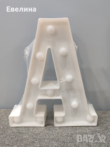 16 см пластмасова светеща буква А на батерии, снимка 1