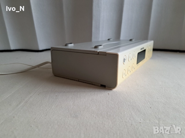 Радио часовник Grundig Sonoclock 690., снимка 2 - Радиокасетофони, транзистори - 52656526
