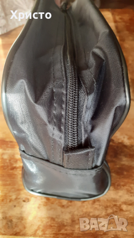 козметична чанта черна супер плътна и стабилна, чисто нова. Размер 24х16 см, снимка 4 - Чанти - 44931522