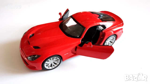 Bburago 2013 SRT Dodge Viper GTS - Мащаб 1:32, снимка 2 - Колекции - 53996549