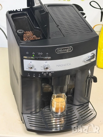 Кафемашина кафе автомат delonghi magnifica с гаранция, снимка 3 - Кафемашини - 52754678
