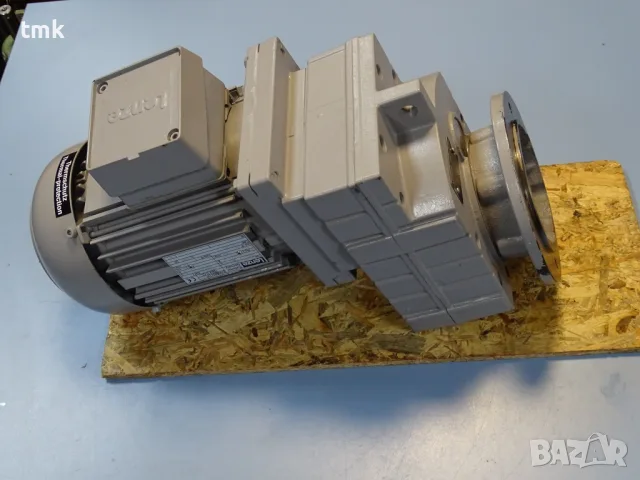 мотор редуктор с бъркалка Lenze 4481-Asten Gear Motor 0.75kW 23Nm, снимка 3 - Резервни части за машини - 55920312