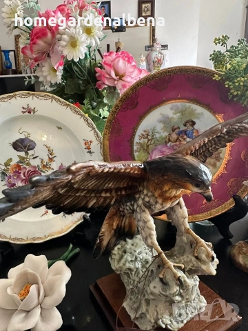 Порцеланова скулптура G. Armani Florence – Сокол, Италия, сертификат, снимка 3 - Декорация за дома - 54118168