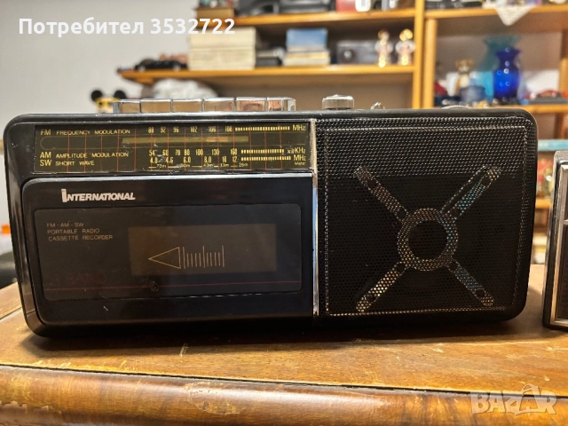 Старо радио International + подарък радио Selga за части