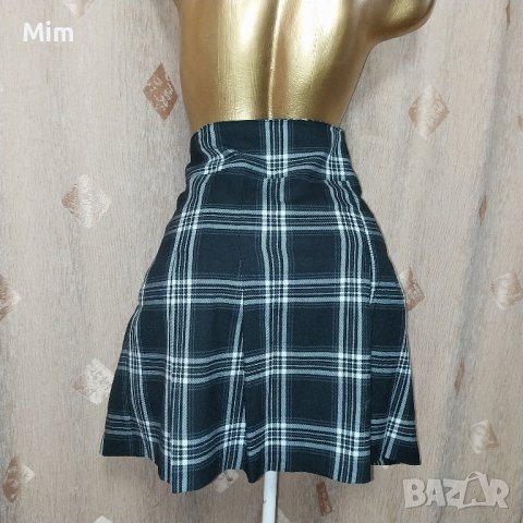 L Карирана пола на плисета в черно и бяло , снимка 2 - Поли - 44349275