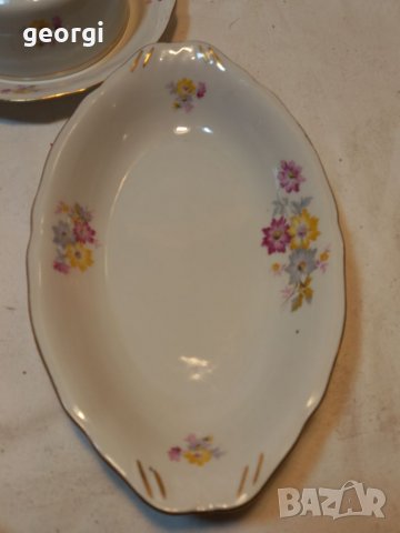 Две порцеланови плата и съд за масло , снимка 2 - Аксесоари за кухня - 38582498