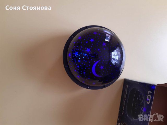 Въртящ се Led проектор за детска стая Звездно небе, нов, цена 10.00 лв.