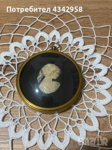 Винтидж миниатюра « Дама в камея».1970-те.