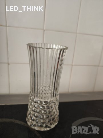 Стъклена ваза за цветя 