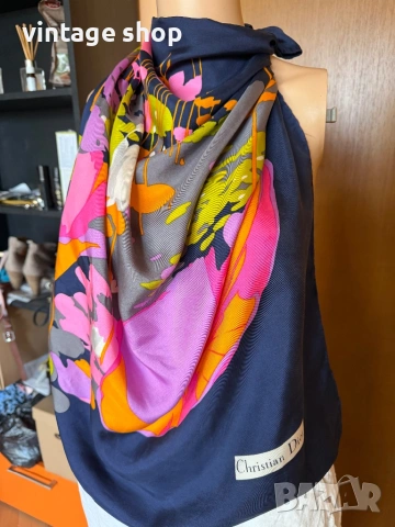 Копринен шал Christian Dior, снимка 10 - Шалове - 54181771
