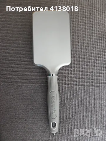 Продавам нова професионална четка за коса Olivia Garden Ceramic + Ion XL Pro Paddle Brush, снимка 3 - Сешоари - 55775315