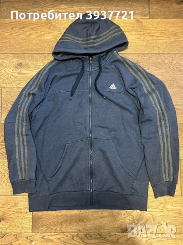 adidas essentials три ленти през качулката 