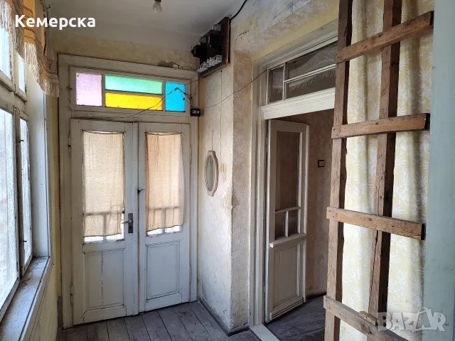 Продава едноетажна къща заедно с 2/3 ид.ч от двора в широк център, снимка 13 - Къщи - 55884742