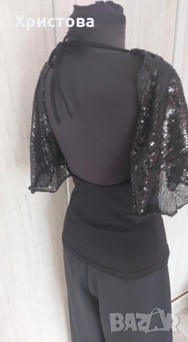 Парти блузка с гол гръб и пайети - 12,00лв.
