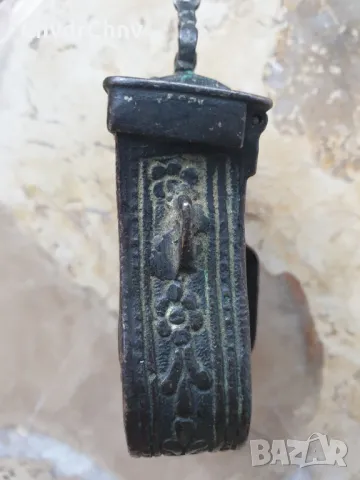 Малка много стара френска ренесансова барутница-паласка-фишеклък/кутия с капак 10см, снимка 4 - Антикварни и старинни предмети - 50328479