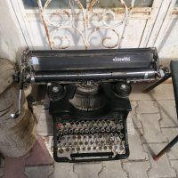 Пишеща машина Olivetti , снимка 4 - Антикварни и старинни предмети - 32141475