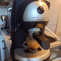 Кафе машина Делонги с ръкохватка с крема диск, италианска, работи отлично , снимка 1 - Кафемашини - 37748241