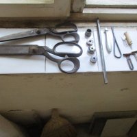Шивашки инструменти и принадлежности-за кроене,шиене,гладене, мерене и рязане-антикварни, снимка 8 - Антикварни и старинни предмети - 31582951