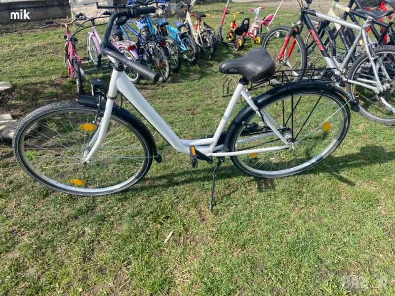 Бял велосипед с дамска рамка 28 цола, снимка 1