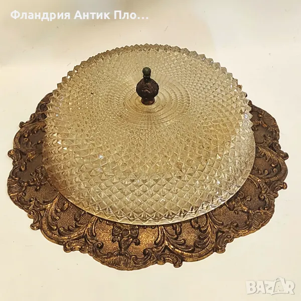 Старинен плафон със стъклен абажур и месингова основа, снимка 1
