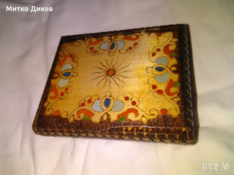 Дървена кутия хенд мейд пирографирана рисувана -става за карти-105х85х25мм, снимка 1